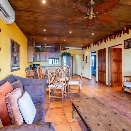 Warm Interiors And Orange Hues On Ground Floor In Front Of Beach Playa Flamingo Exterior foto