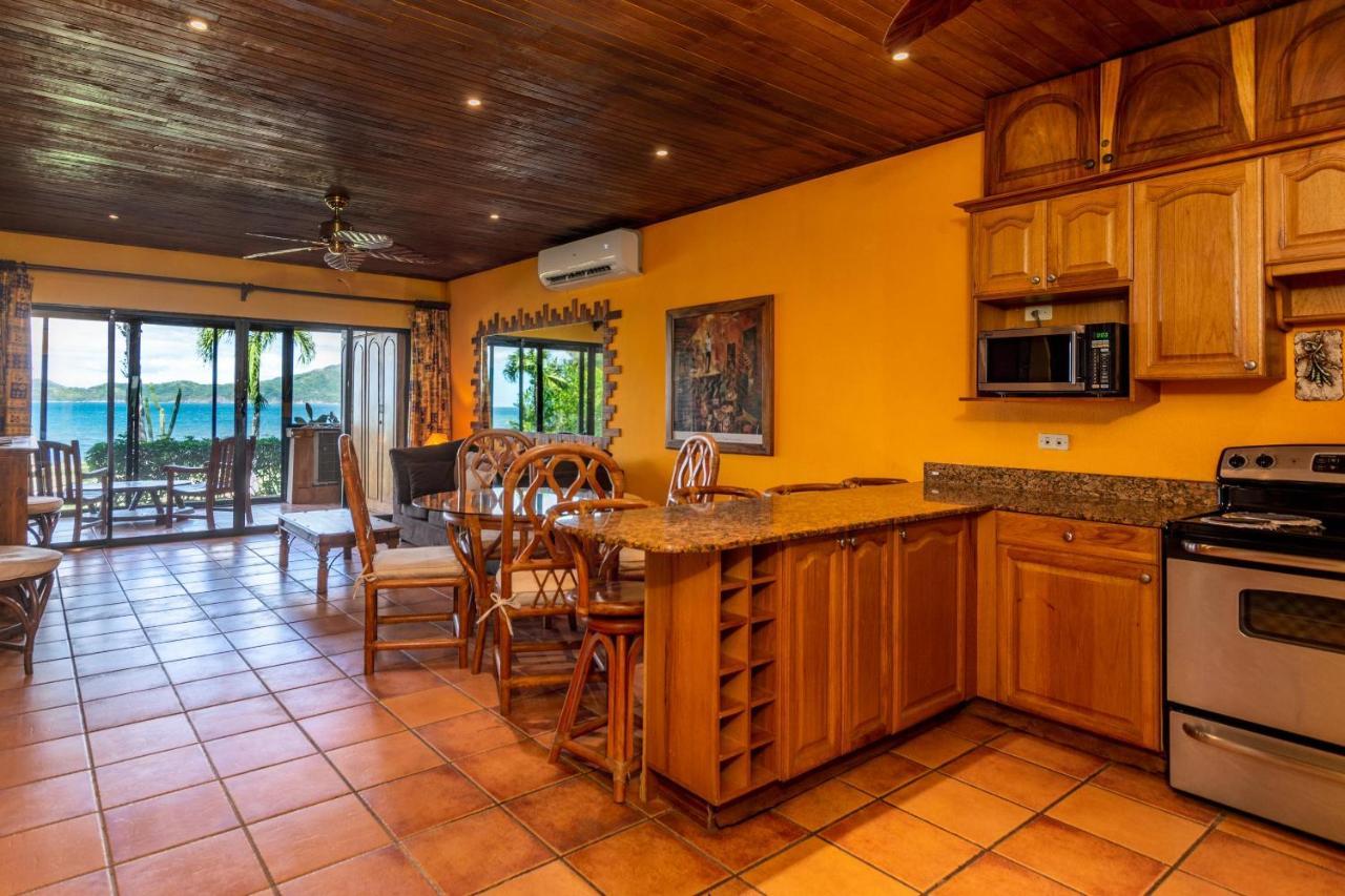 Warm Interiors And Orange Hues On Ground Floor In Front Of Beach Playa Flamingo Exterior foto