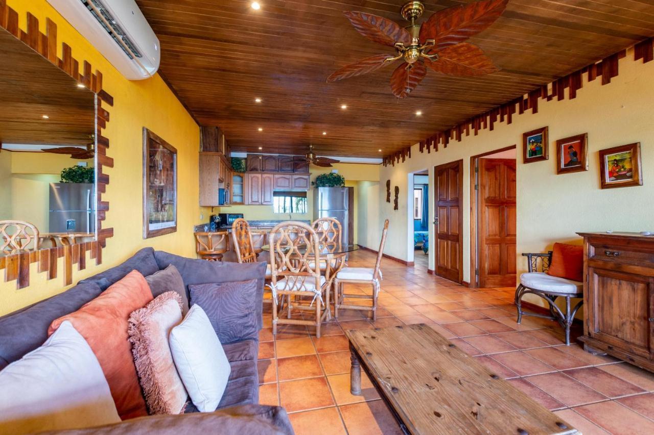 Warm Interiors And Orange Hues On Ground Floor In Front Of Beach Playa Flamingo Exterior foto