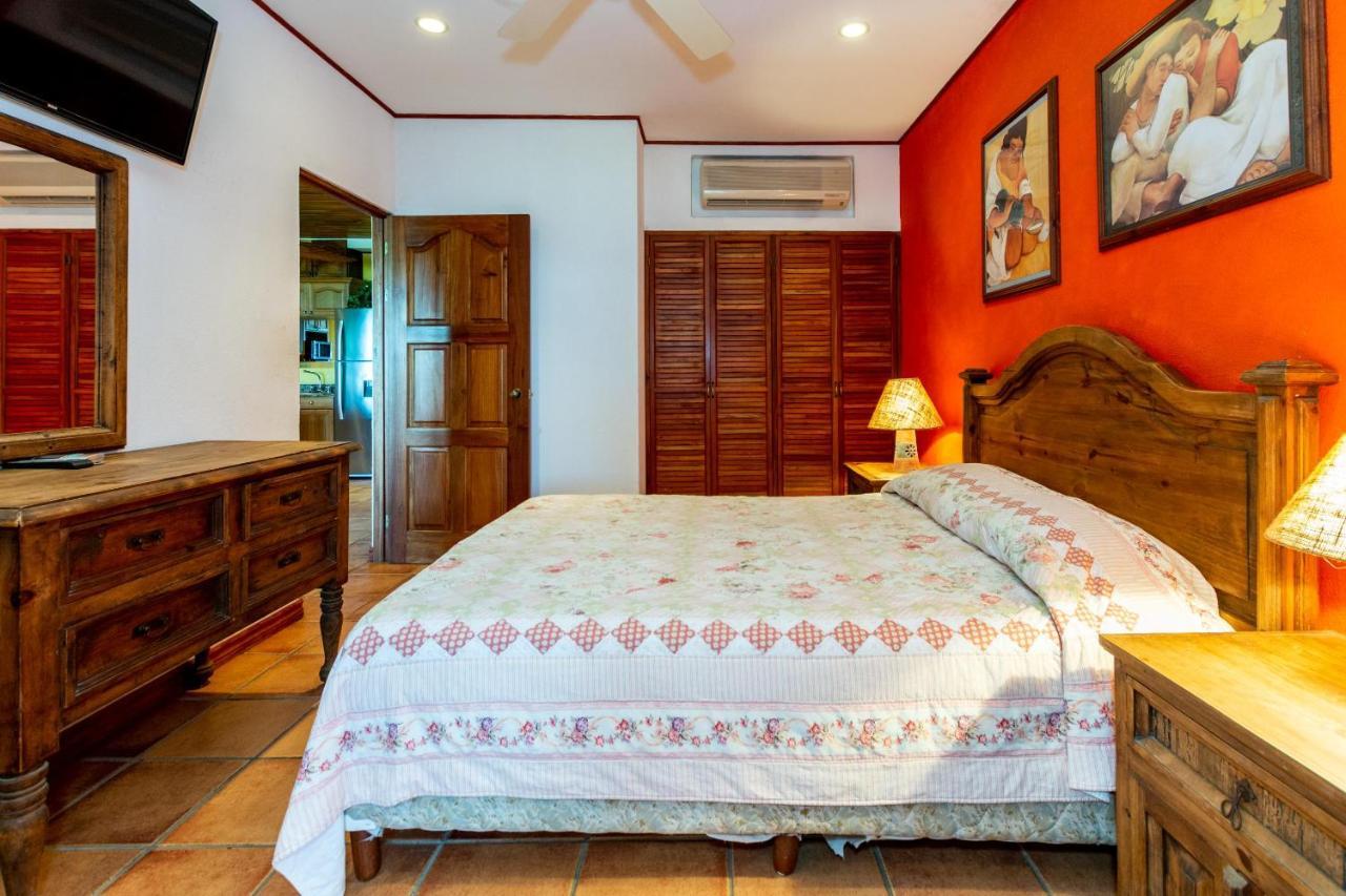 Warm Interiors And Orange Hues On Ground Floor In Front Of Beach Playa Flamingo Exterior foto