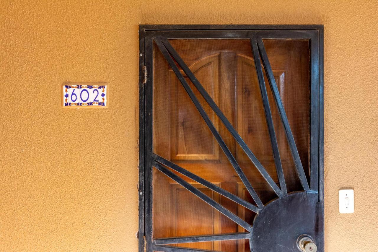 Warm Interiors And Orange Hues On Ground Floor In Front Of Beach Playa Flamingo Quarto foto