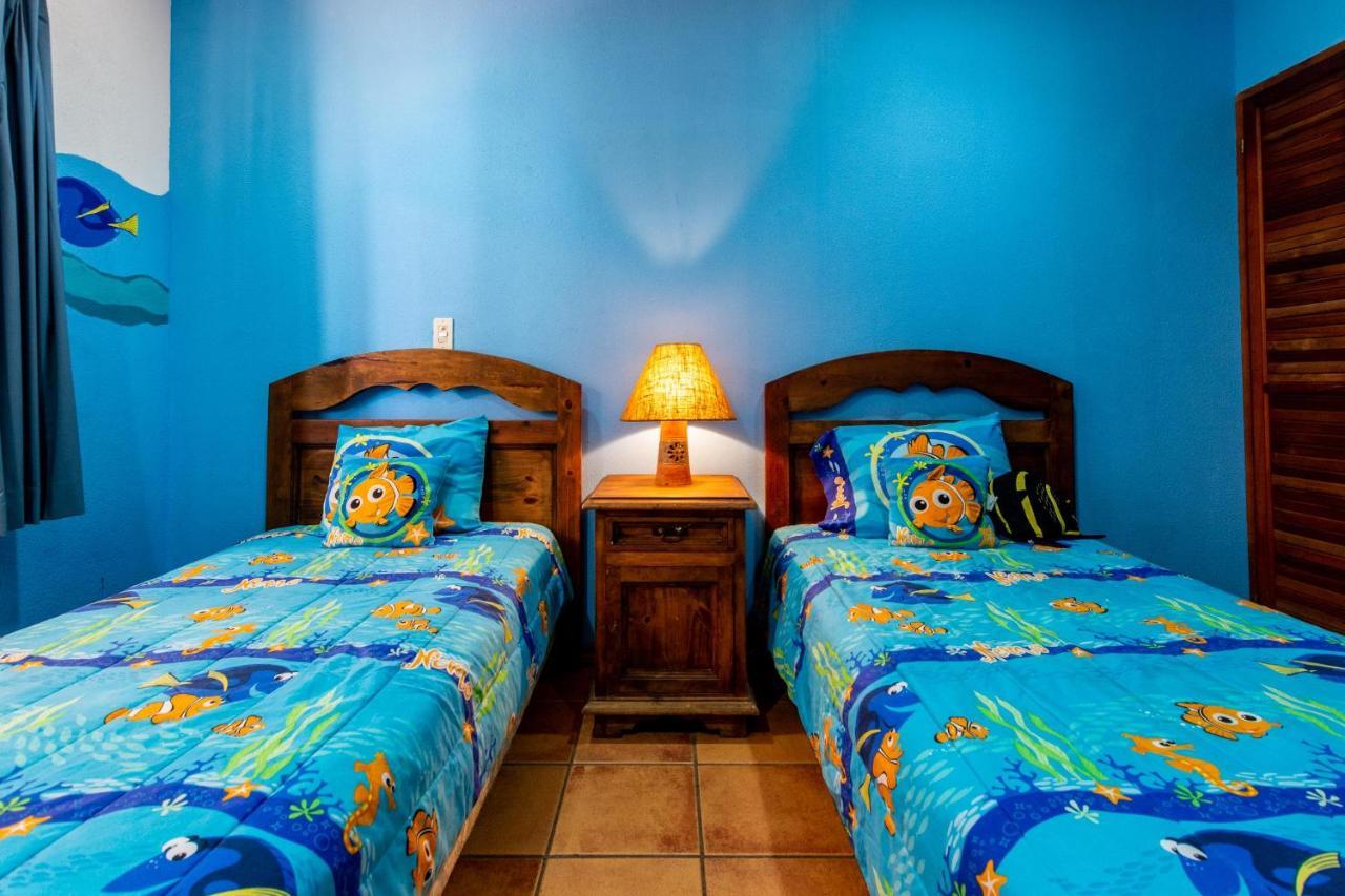 Warm Interiors And Orange Hues On Ground Floor In Front Of Beach Playa Flamingo Quarto foto